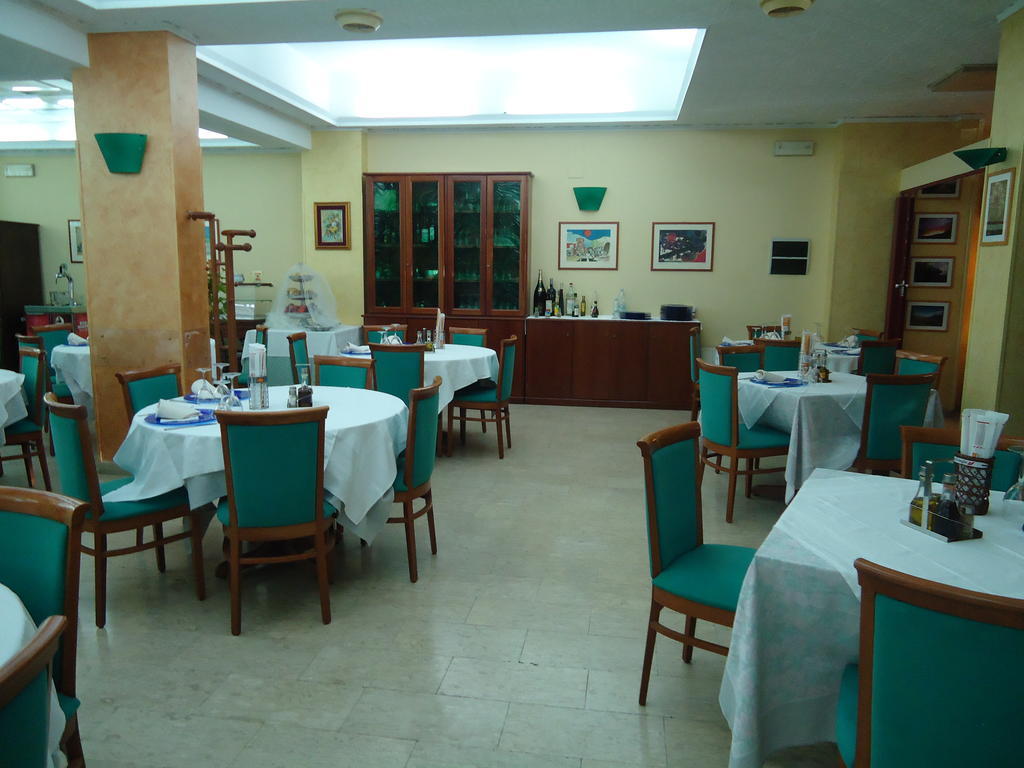 Hotel Ristorante Mommo Polistena Eksteriør bilde
