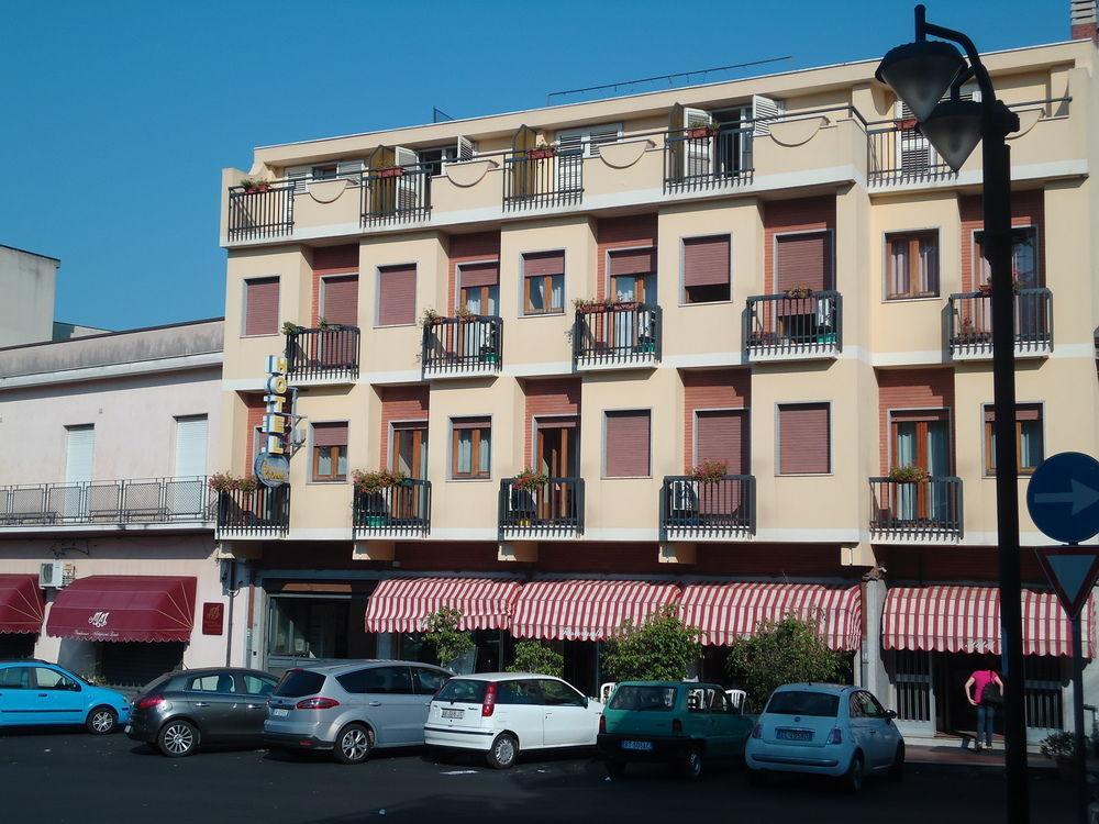 Hotel Ristorante Mommo Polistena Eksteriør bilde