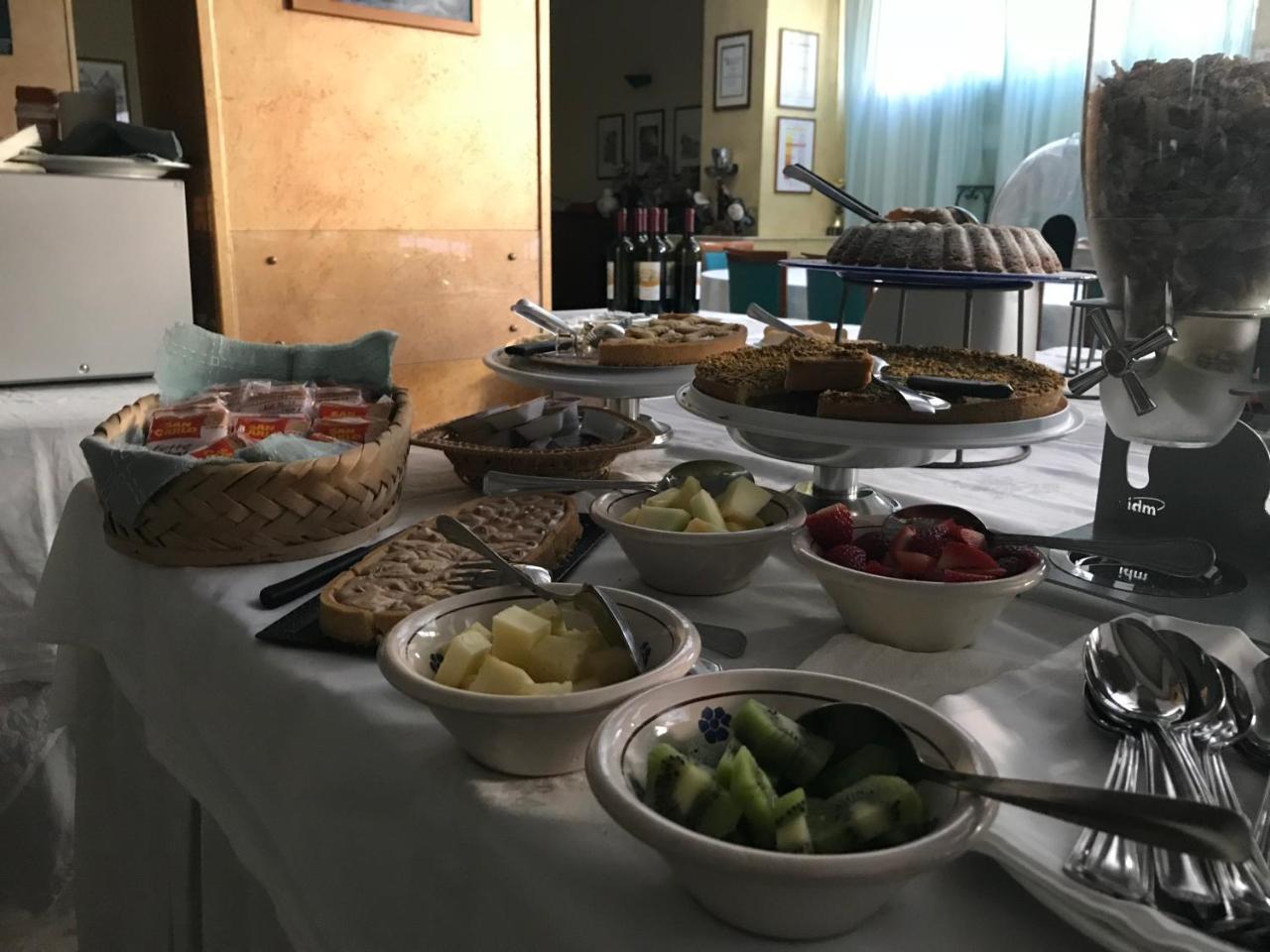 Hotel Ristorante Mommo Polistena Eksteriør bilde